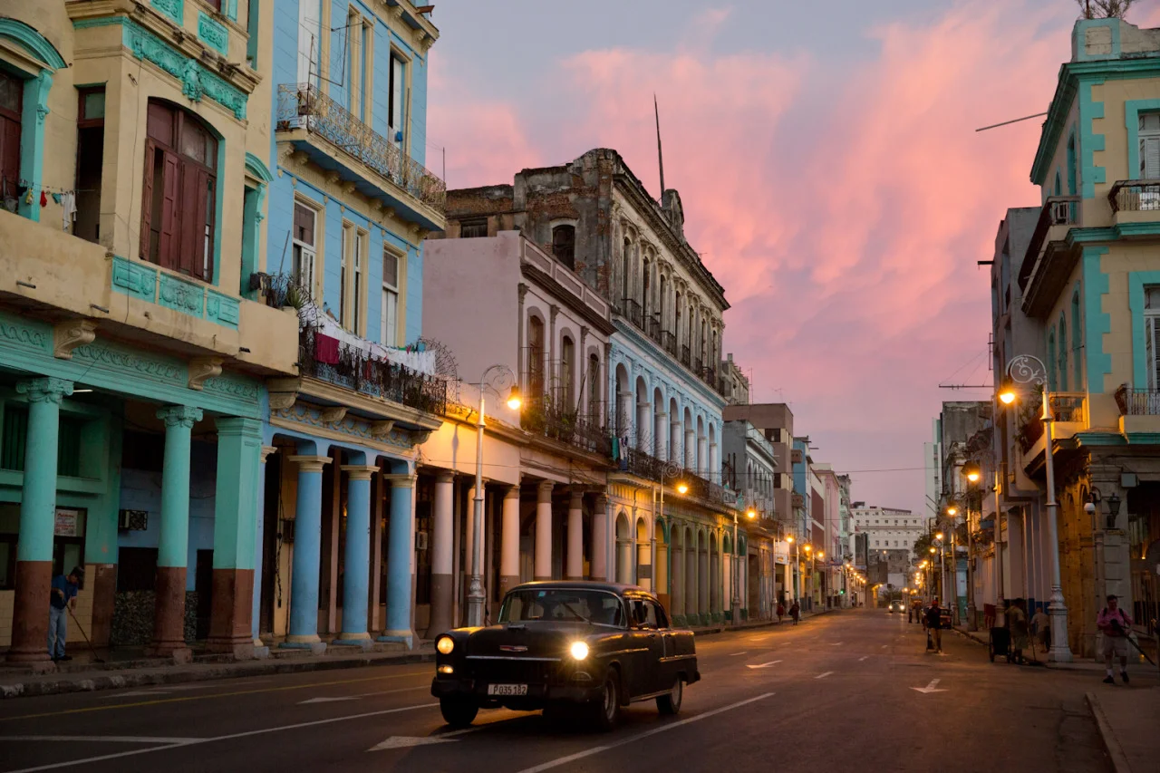 shevyvision:

the beautiful colors of cuba