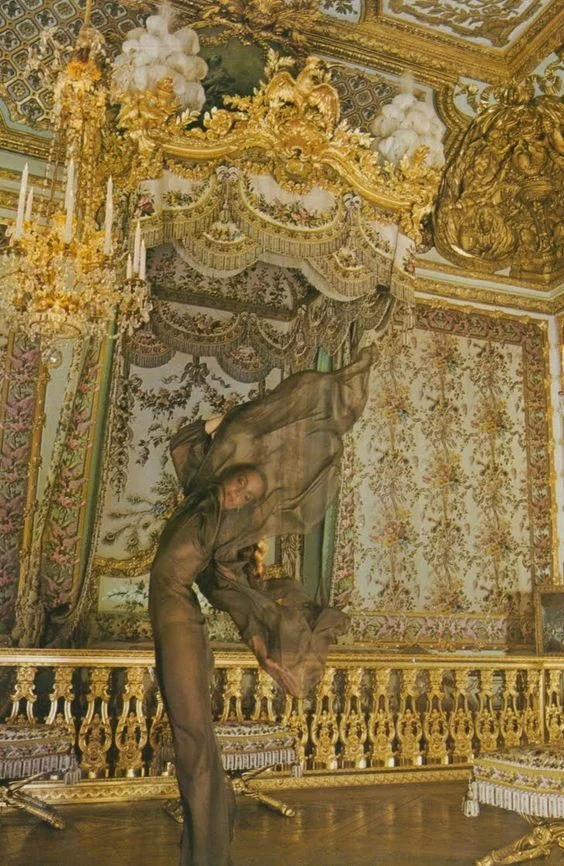 a-state-of-bliss:

Vogue UK Sept 1975 - Jerry Hall by Norman Parkinson