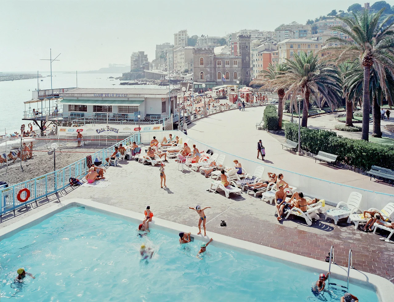 contemporary-art-blog:



Artist Massimo Vitali, from Como, Italy. Pool.