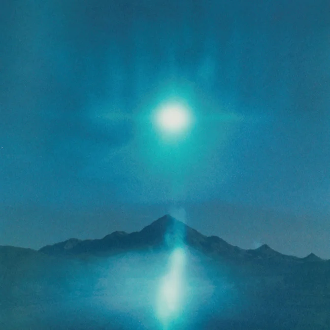 milkstudios:

Clear skies aheadPhotographer: Neil KrugMore Photos Here