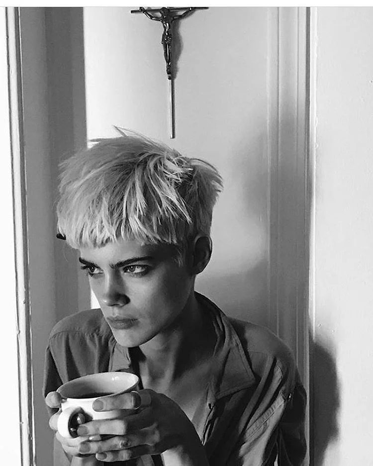 auracolorist:

Sunday morning @feistyt by @cameronmccool #cut by @joeygeorge #platinum #colorbyaura #paintedbyaura #auracolorist #shtrnomad #blondingbabes #auracolorist #sundaze #mood