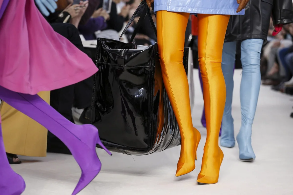 stareintovaliumcoloredsky:

Balenciaga ss17