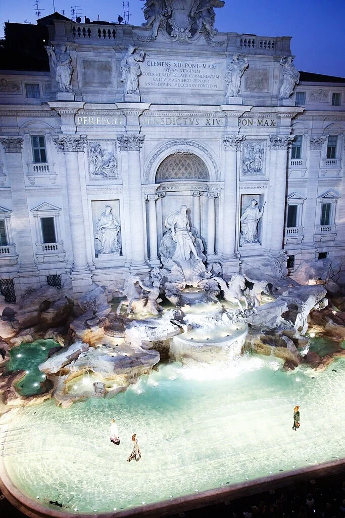 velvetrunway:

Trevi Fountain, Rome. Set of Fendi’s 90th Anniversary Couture Show, Fall 2016posted by fatalscroll