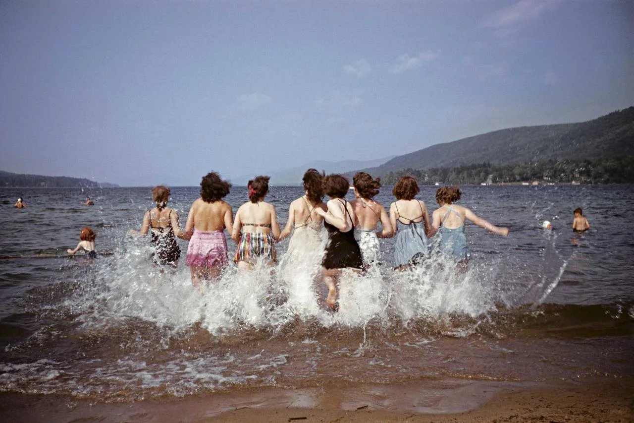 thefashioncomplex:

Lake George, New York, B. Anthony Stewart, circa 1945