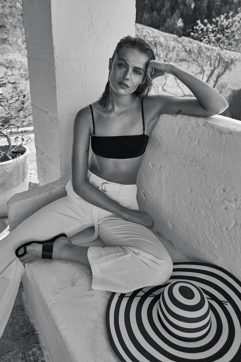 leah-cultice:

Frida Gustavsson by Andreas Sjodin for Elle Sweden July 2015