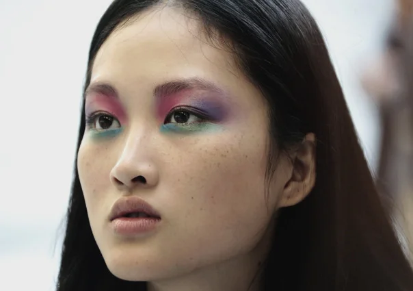 silverscents:

Backstage at Chanel S/S 2015 by Anne Combaz