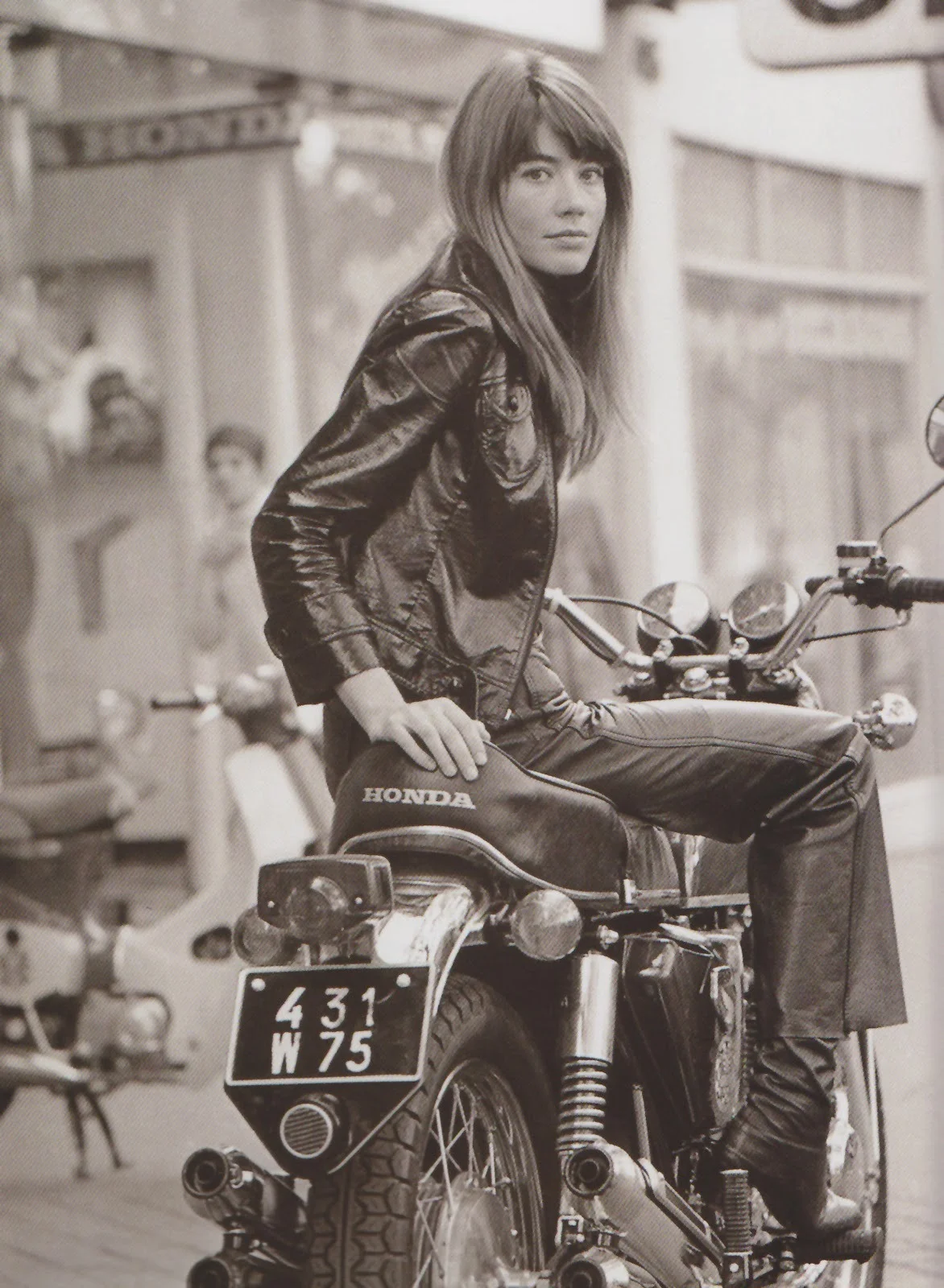 theclassyissue:

Honda Girl - Francoise Hardy