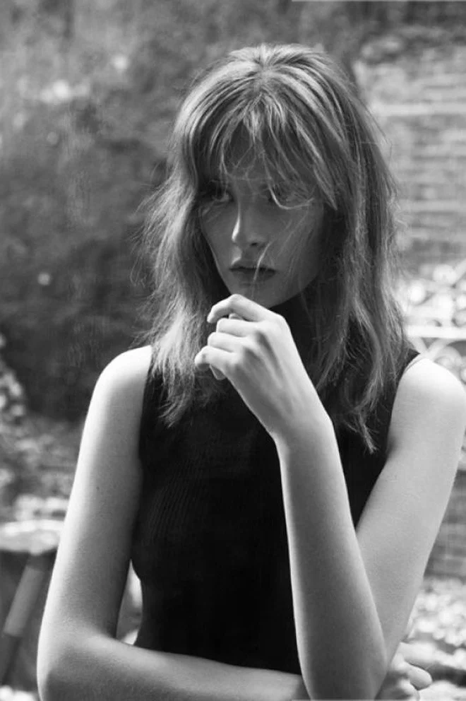 whittemorehouse:


 
Just like this, from length to bangs to the mess of it.
#Classic #Effortless