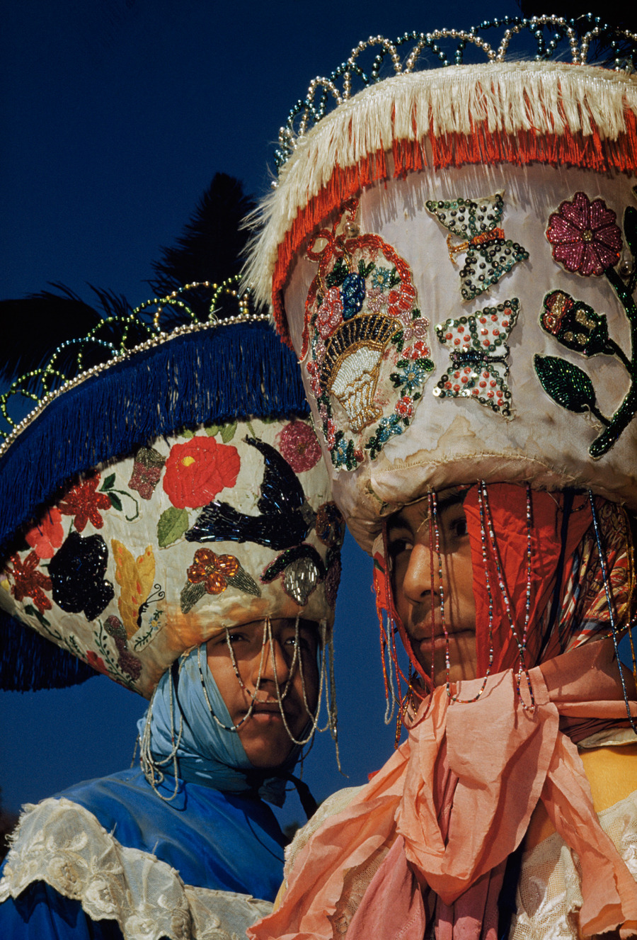  

Portrait of two young men dressed up as chinelos for carnival in Tepotzotlán, Mexico, December 1951.
Photograph by Justin Locke, National Geographic