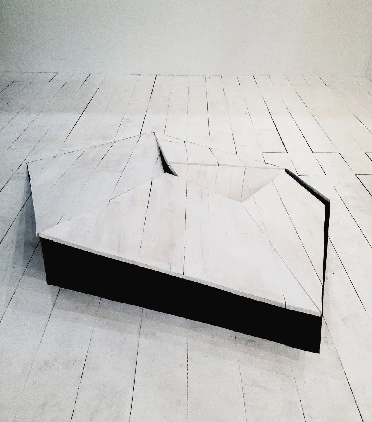efedra:

Folding Floor, 2013 by Mie Olise