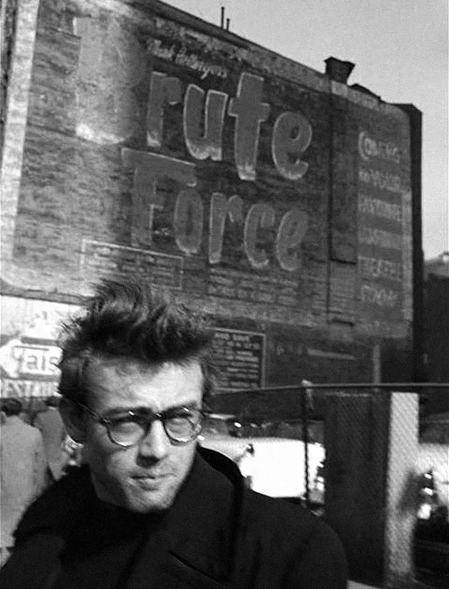 jamesdeaner:

James Dean photographed by Dennis Stock in NYC, 1955.