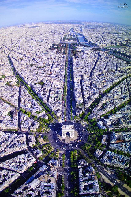 parisbeautiful:

Champs Elysees by Paul SKG on Flickr.