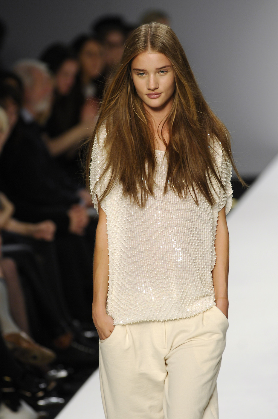 daw-n:

rosie huntington