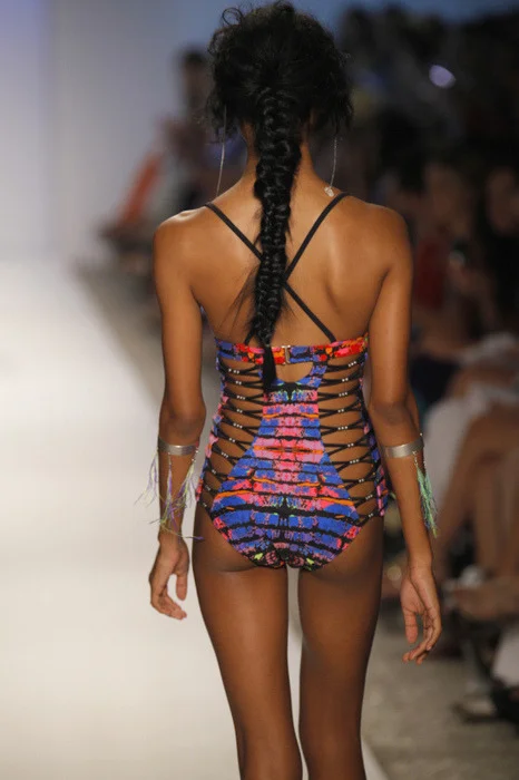aus-tralian:

p-aprika:

dietcokeandasmoke:


oracularfires:

i wish i could have hair this colour


BODDDDD

Chanel Iman?

love this