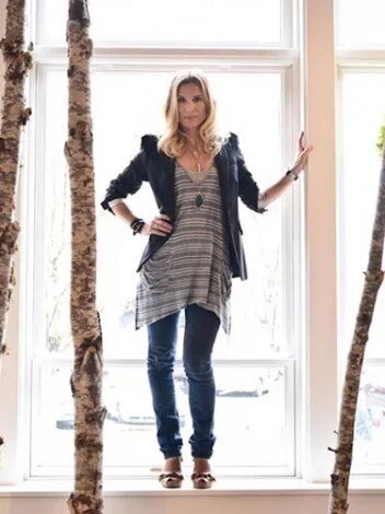 WE LOVE THE BEAUTIFUL AND TALENTED KRICKEN YAKER OF VANILLAWOOD!