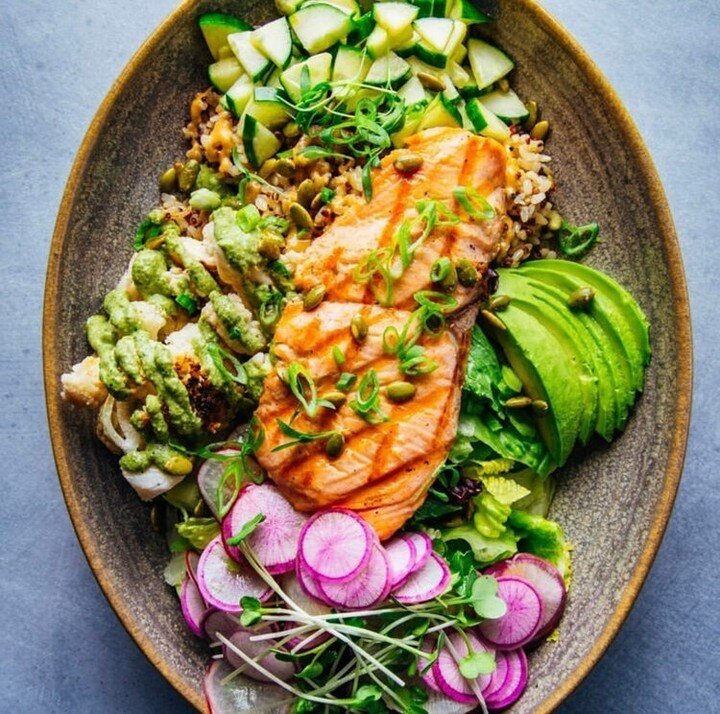 Two reasons to love this copy-cat @PacificCatch Salmon Bowl recipe:⁠
☝️ The cilantro-pepita pesto⁠
✌️ The soy tahini dressing⁠
⁠
🤤 This flavor combination paired with a rich, buttery #KvaroyArctic salmon fillet and fresh, crunchy veggies is 💯!⁠
⁠
?