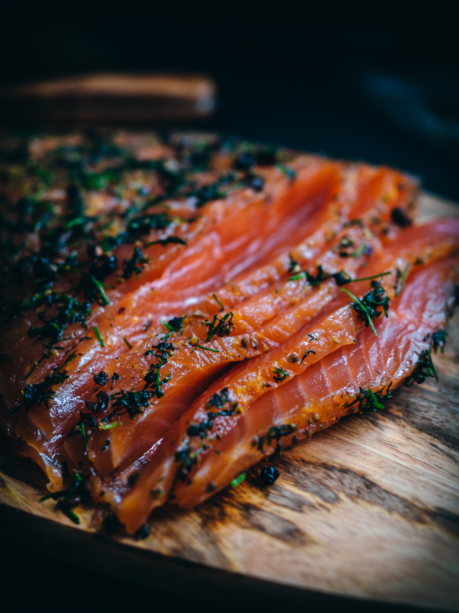 Gravlaks preparation process with herbs