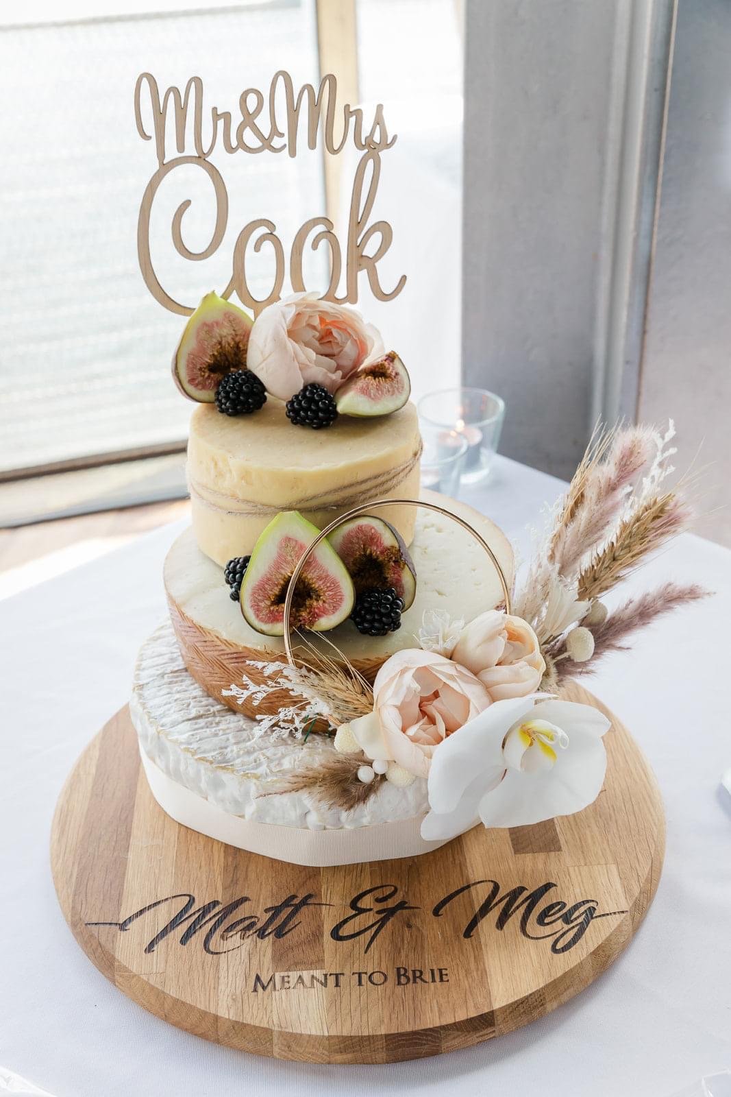 Ikonic Events_Warrnambool Wedding Cakes_Grazing Tables_Bridal Expo 2.jpeg