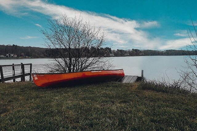 Just listed this lake property in #LoganOhio. How serene is this!? 🙌🏼 Check out the link in my bio to view all of the details!