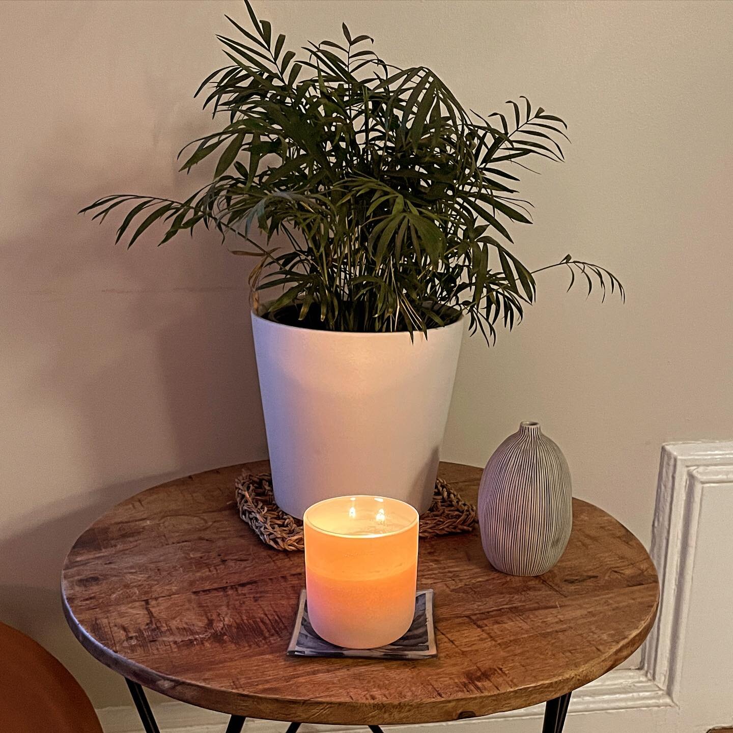 A moment with our Comfort and Balance pure essential oil aromatherapy candle.
A floral blend with Geranium and Ylang-ylang at its heart to create comfort in mind and body and supported by the light herbal notes of Petitgrain, Thyme, Clary sage and La