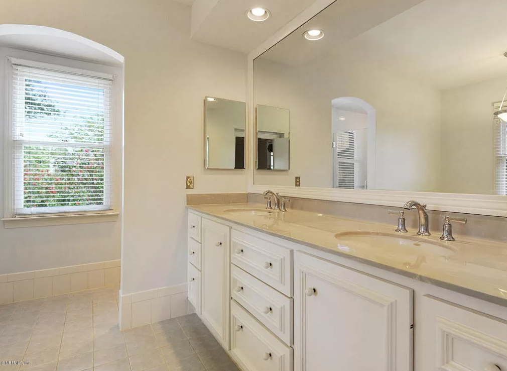 03 before Master Bath.PNG