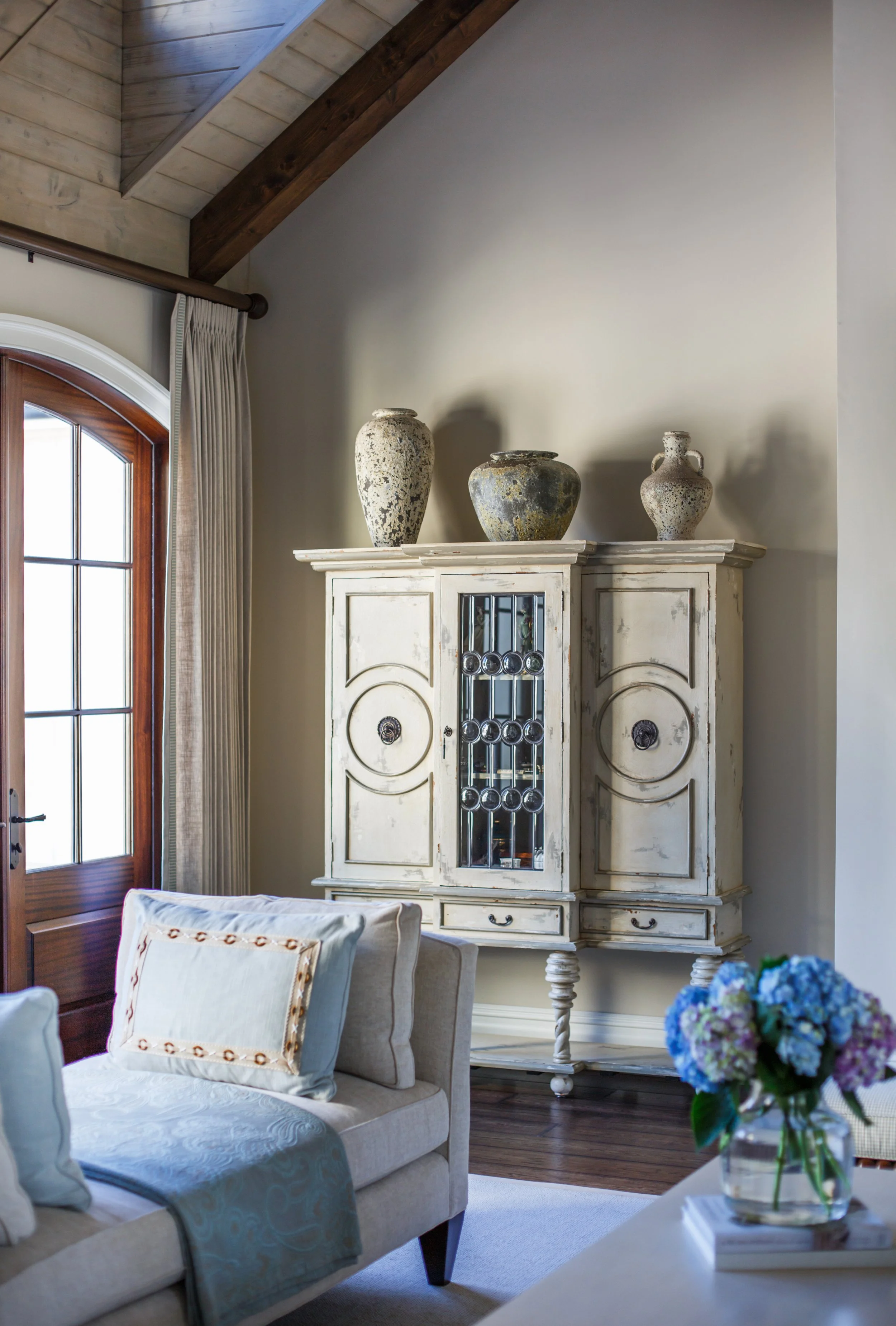 Old Souls, New Spaces: The Antique Resurgence and What It Means for Your Home