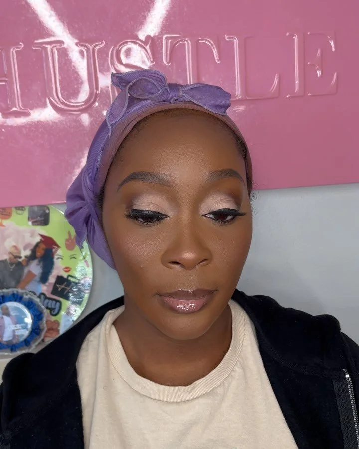 Any of my grads need 6/7am appointments?👩🏽&zwj;🎓
. 
.
.
#dramaticmakeup #smokeyeye #naturalmakeup #queensmua #rosedalemua #brooklynmua #nycmua #bronxmua #statenislandmua #travelmua #melaninmua #melaninmakeup  #naturalbeauty #naturalmakeup #graduat