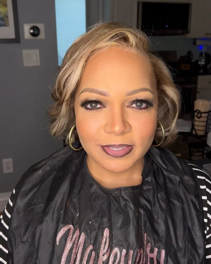 At home glam is a great way to pamper yourself 🩷
.
.
#dramaticmakeup #smokeyeye #naturalmakeup #queensmua #rosedalemua #brooklynmua #nycmua #bronxmua #statenislandmua #travelmua #melaninmua #melaninmakeup  #naturalbeauty #naturalmakeup #glam #birthd