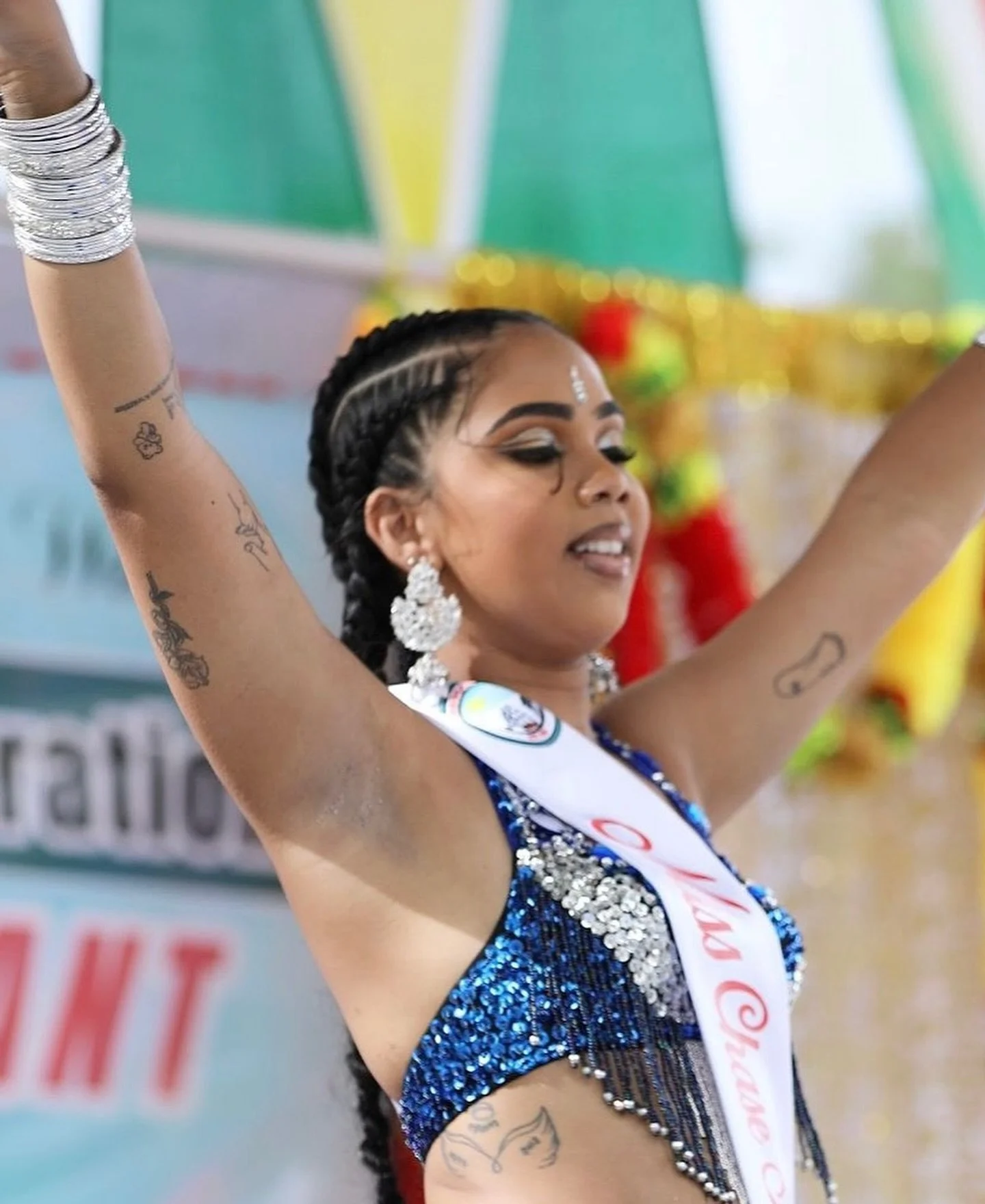 Can we talk about how amazing my client looked for her pageant🥹
. 
.
.
#dramaticmakeup #smokeyeye #naturalmakeup #queensmua #rosedalemua #brooklynmua #nycmua #bronxmua #statenislandmua #travelmua #melaninmua #melaninmakeup  #naturalbeauty #naturalma