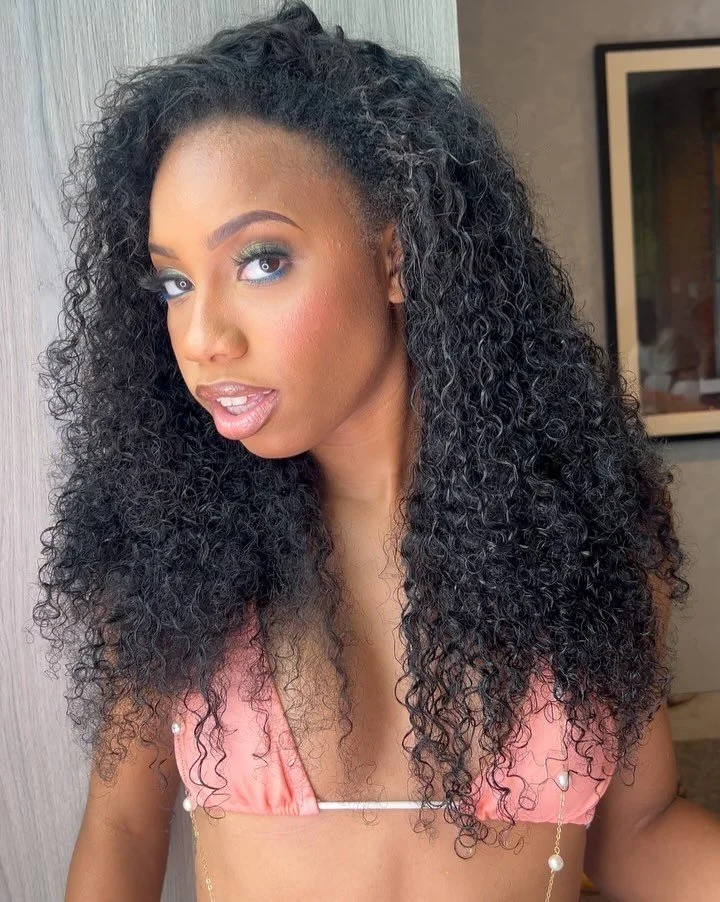 We love a soft beat with a bold eye🥹
.
.
#dramaticmakeup #smokeyeye #naturalmakeup #queensmua #rosedalemua #brooklynmua #nycmua #bronxmua #statenislandmua #travelmua #melaninmua #melaninmakeup  #naturalbeauty #naturalmakeup #boldeye #birthdaymakeup 