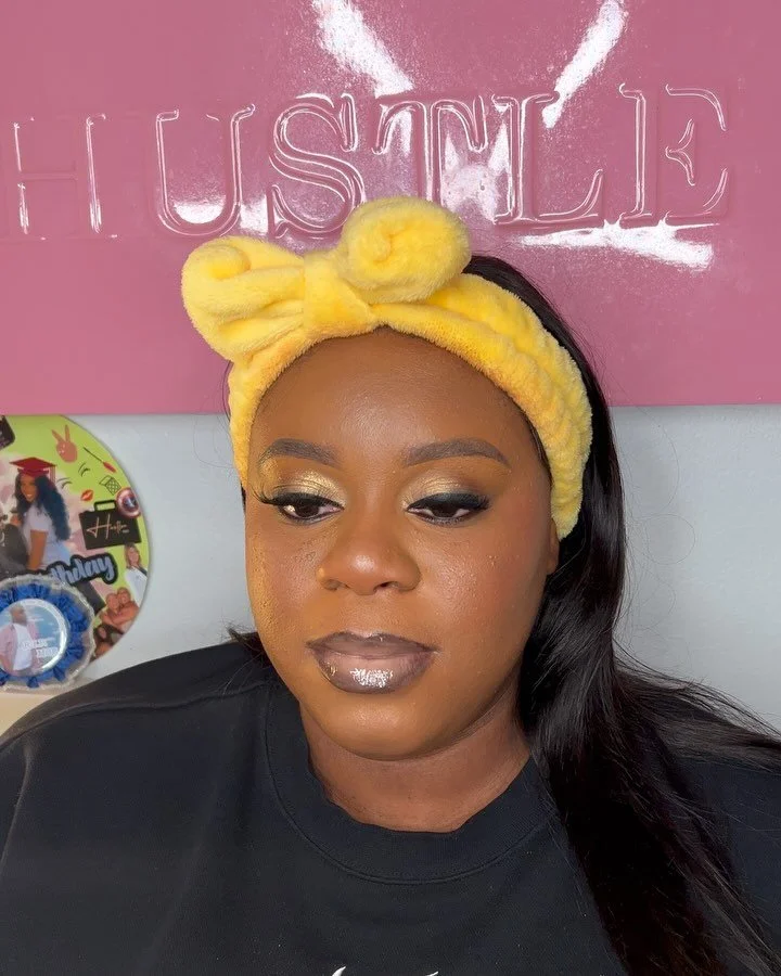 End of the year means get your last 2024 beats in☺️
. 
.
.
#dramaticmakeup #smokeyeye #naturalmakeup #queensmua #rosedalemua #brooklynmua #nycmua #bronxmua #statenislandmua #travelmua #melaninmua #melaninmakeup  #naturalbeauty #naturalmakeup #bodytra