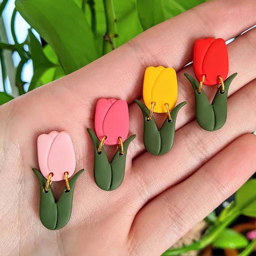 Preview of our beautiful new tulip earrings coming very soon 🌷
These have to be my new favorite pair. I know I say it all the time but wow, these are so pretty 😍
What other colors would you like to see me make?

#polymerclay #polymerclayearrings #p