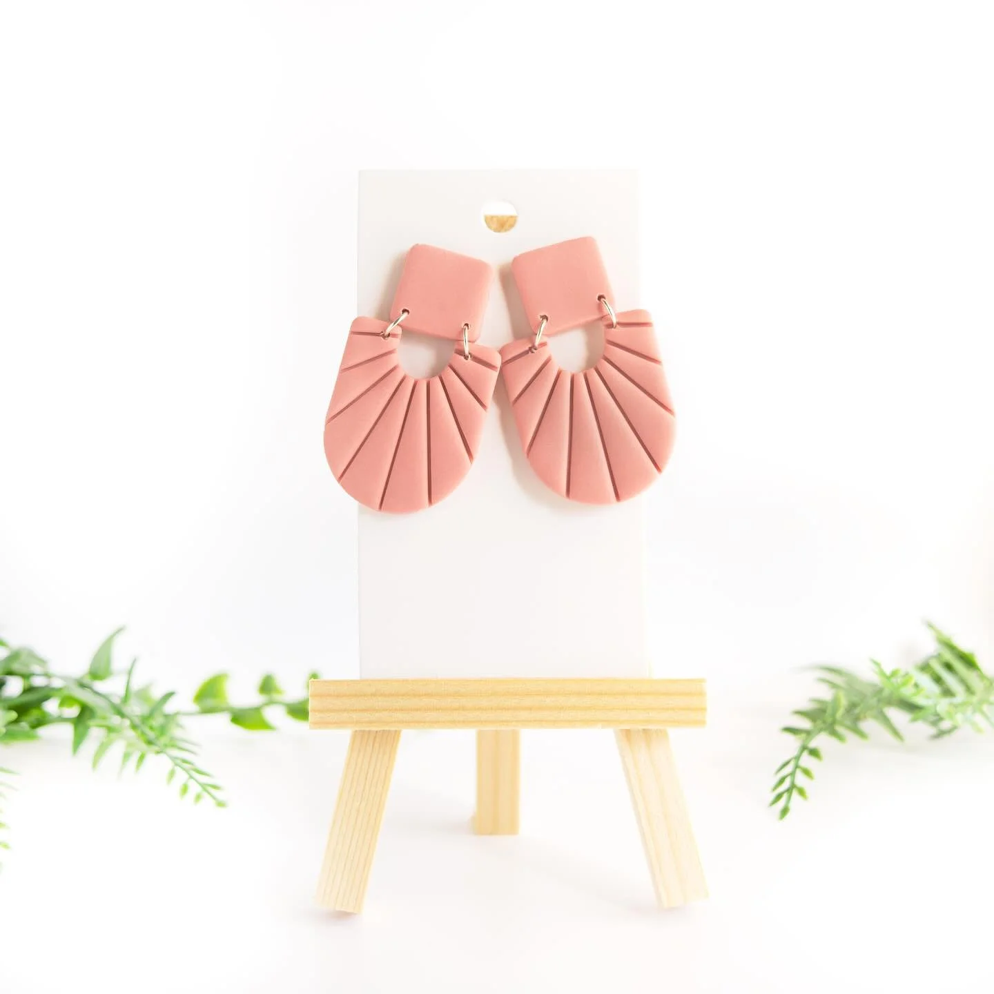 Working on adding new (and old) earrings to the website this week including a bunch of new colors of “Solara” like French Pink as pictured. 😍
#polymerclayearrings #polymerclay #handmade #smallbusiness #springfieldohio