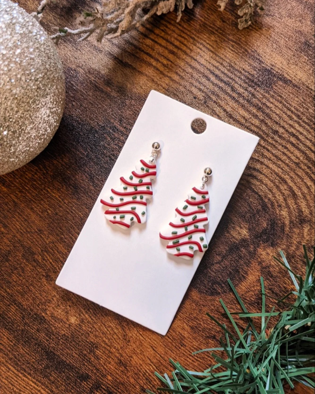 It&rsquo;s almost time to bring back our Holiday Collection 🎉🎄
You know what that means? Our best-selling &ldquo;Holiday Tree Cake&rdquo; earrings will be restocked soon! 👀
Are you ready??