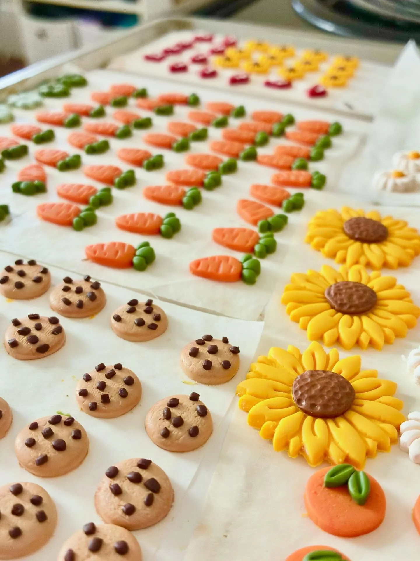 Today&rsquo;s clay tray 😍

Bulk order (carrots) ✅
New chocolate chunk cookie studs ✅
Weekly restock ✅
Inventory for retailers ✅
Extra studs for busy season ✅

Next I need to Dremel the edges to smooth them out, drill necessary earrings for dangles, 