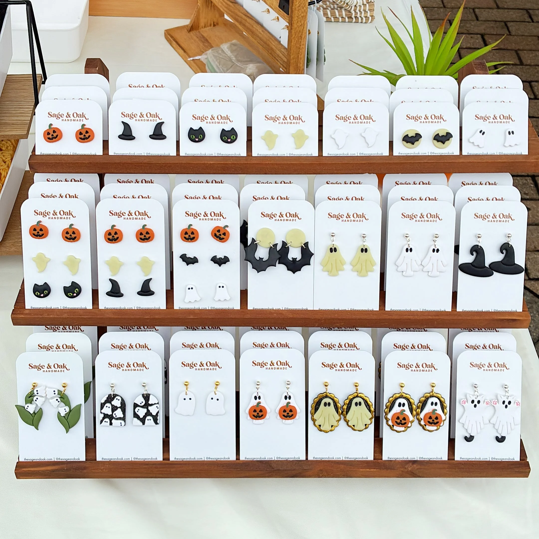 Halloween is back!! 👻🎃
Come shop our whole selection at the @spfldfarmersmarket today until 12:30 this afternoon 🥰