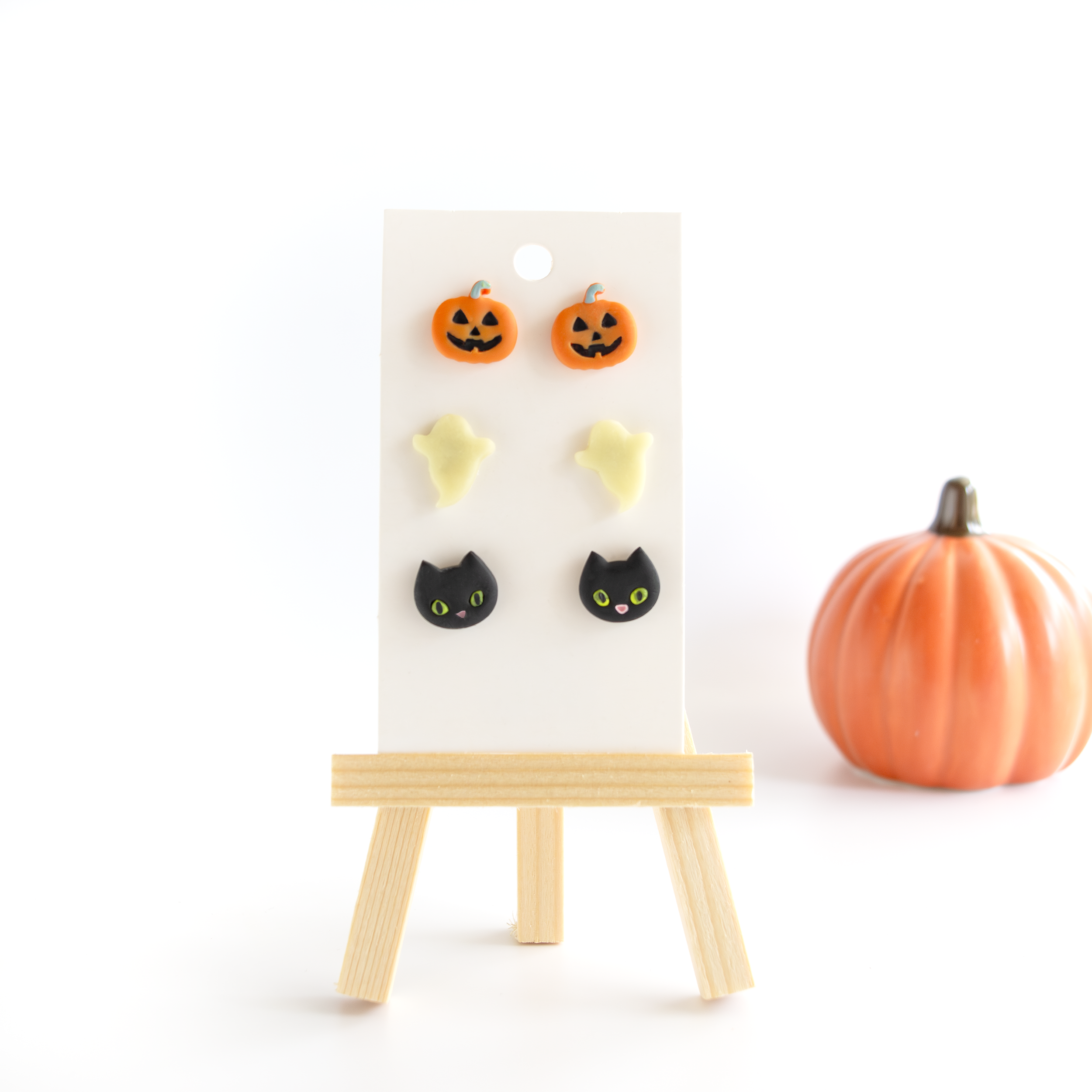 Pumpkin Ghost Cat Stud Set.png