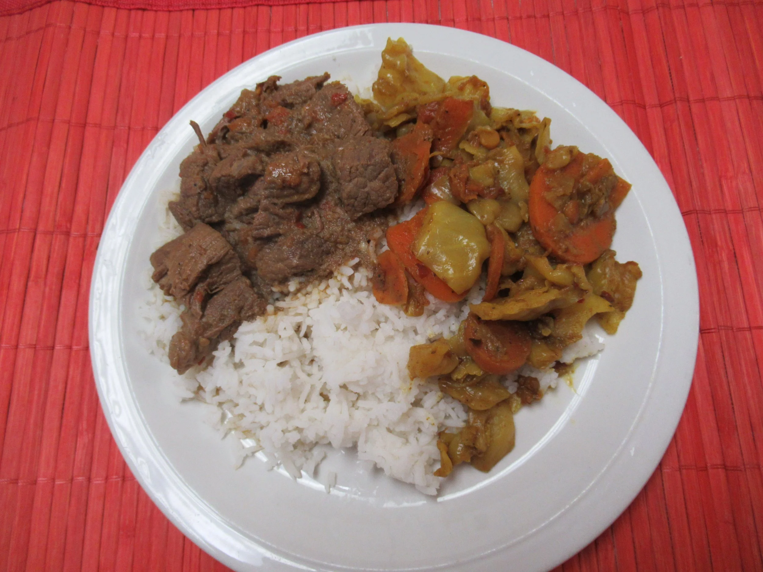 Beef curry& cabbage carrot curry.JPG