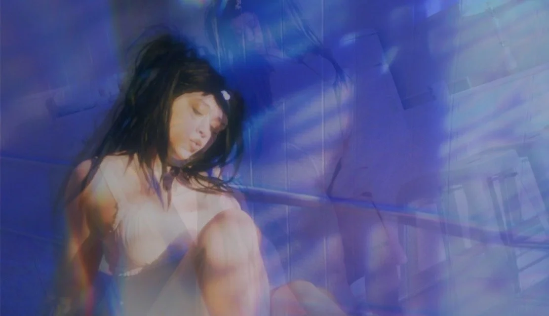 Mina Aevum Is Painting an Intoxicating Vivid Landscape Within Her New Single “Wake Me Up”