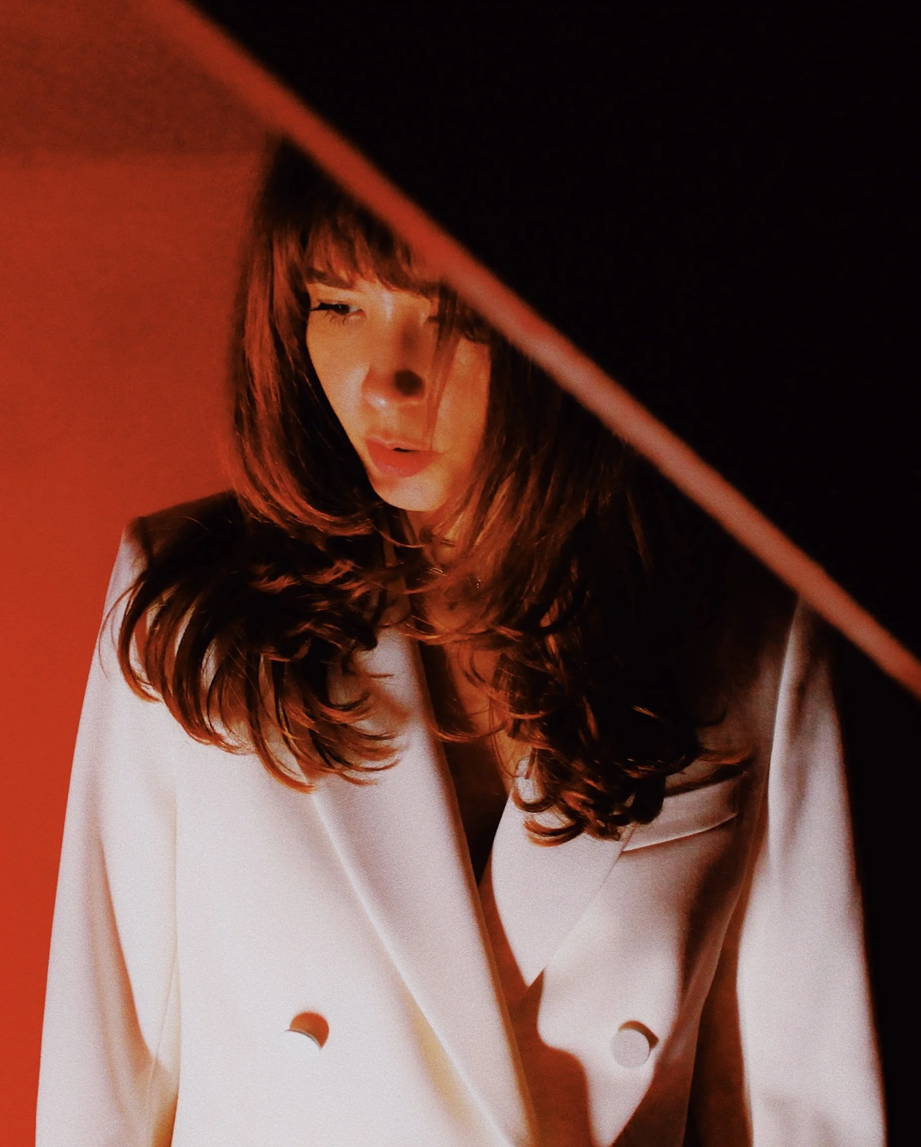 Natalie Findlay Surprises With Her New Single “It’s a Pleasure”