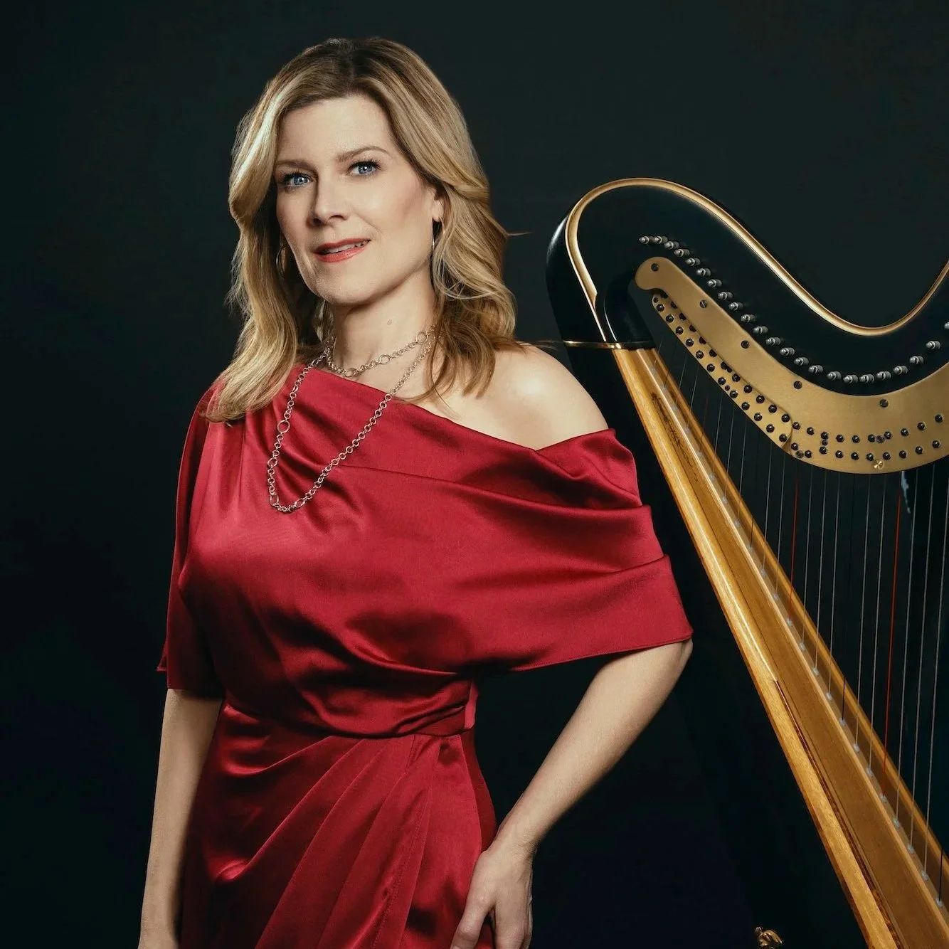 Kirsten Agresta Copely Embraces Human Fragility Through the Organic Warmth of “Kuruvinda”