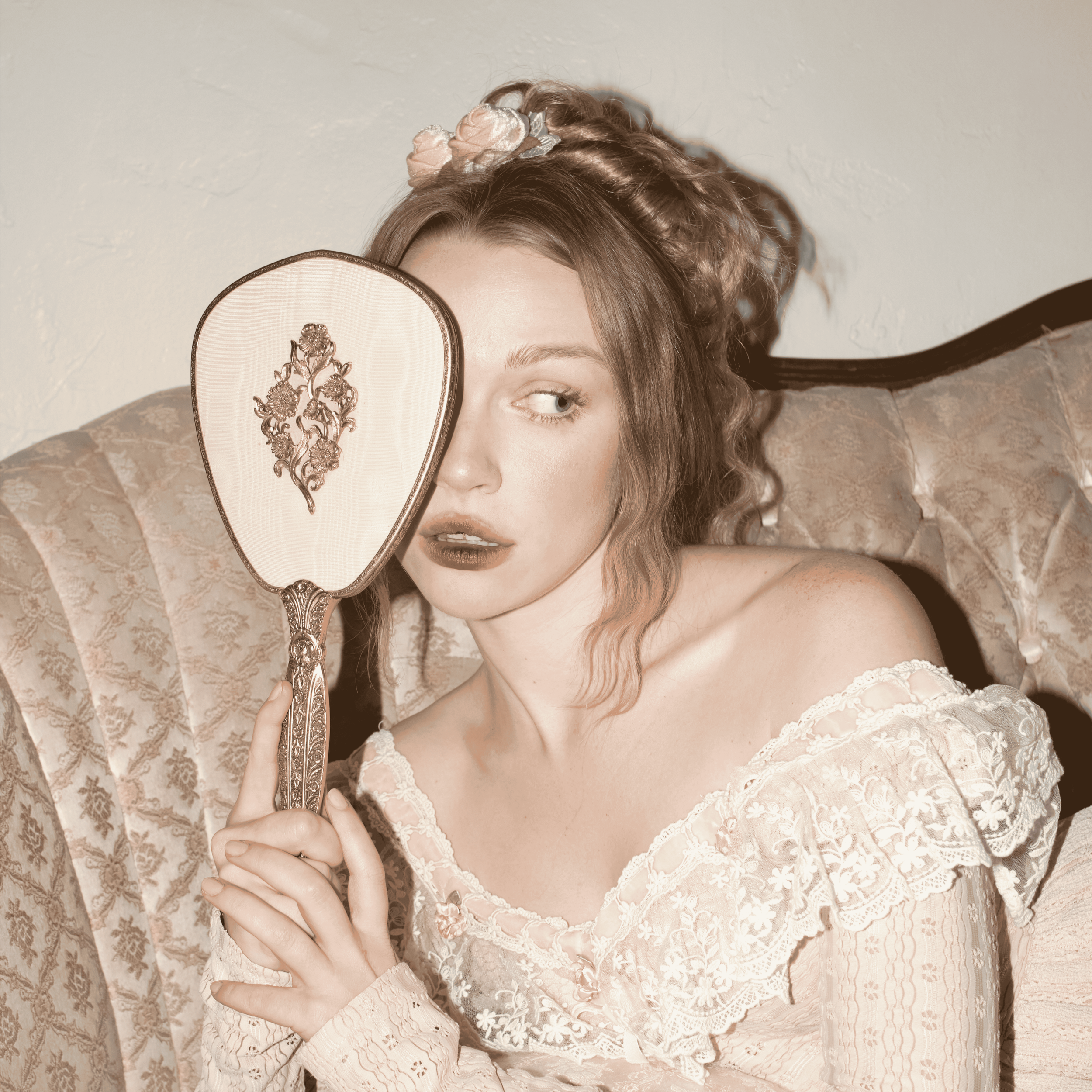 Mollie Elizabeth Dresses Pain in Dream Pop on “Run Rabbit”