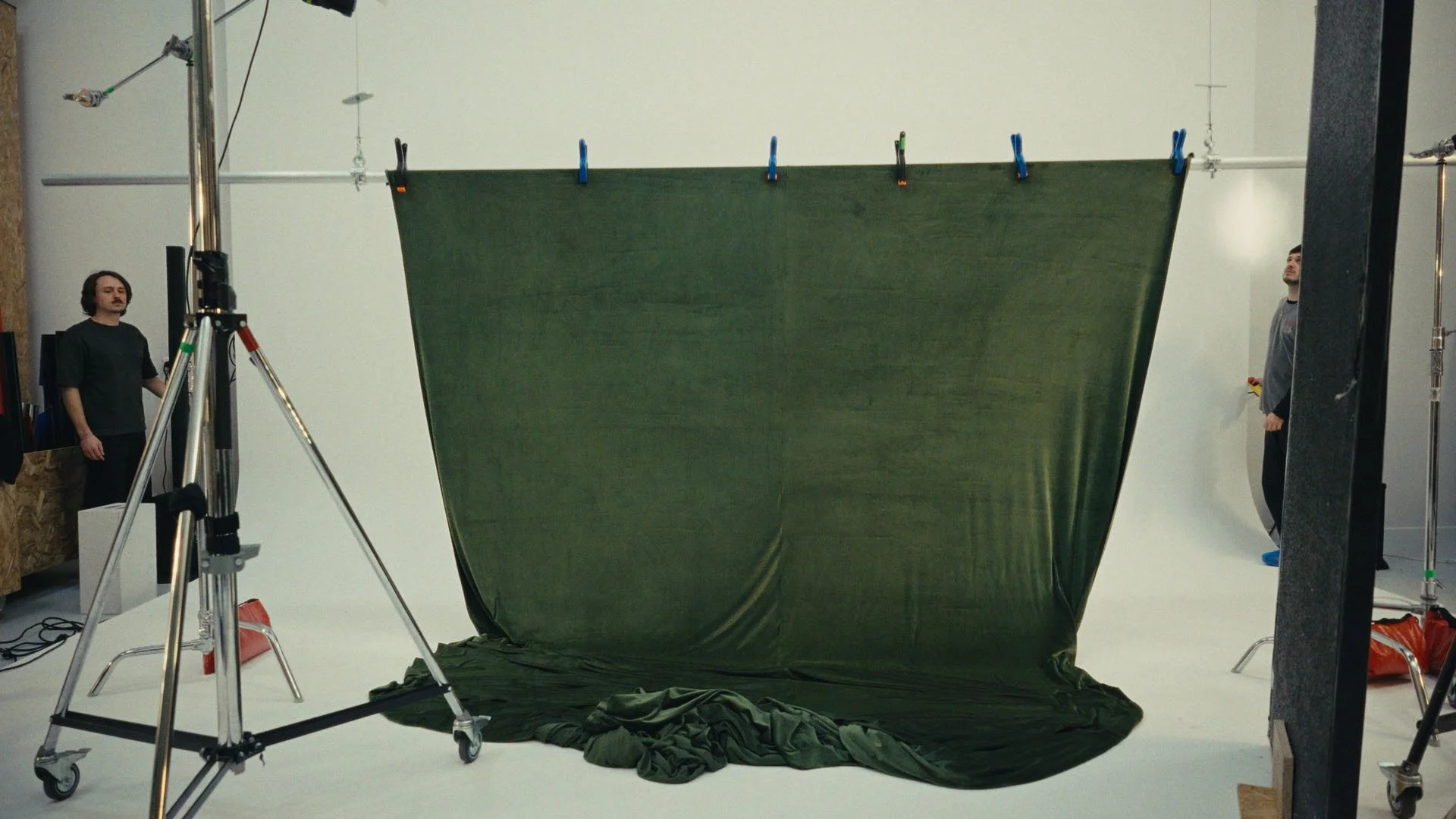 04 - MASKEY - EDIT 06_00_26_01_09.jpg