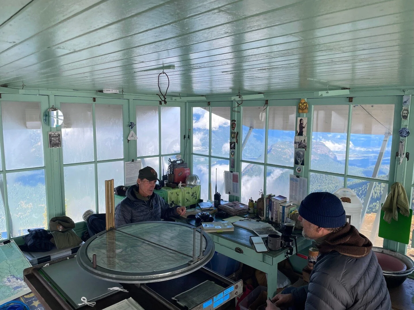 That giant, compass-like device in the center of the fire lookout is an Osborne Fire Finder.⁠
⁠
When Jim Henterly sees smoke, he turns the Osborne and lines up the sights so it points to the location of the fire. He can then get a bearing with the co