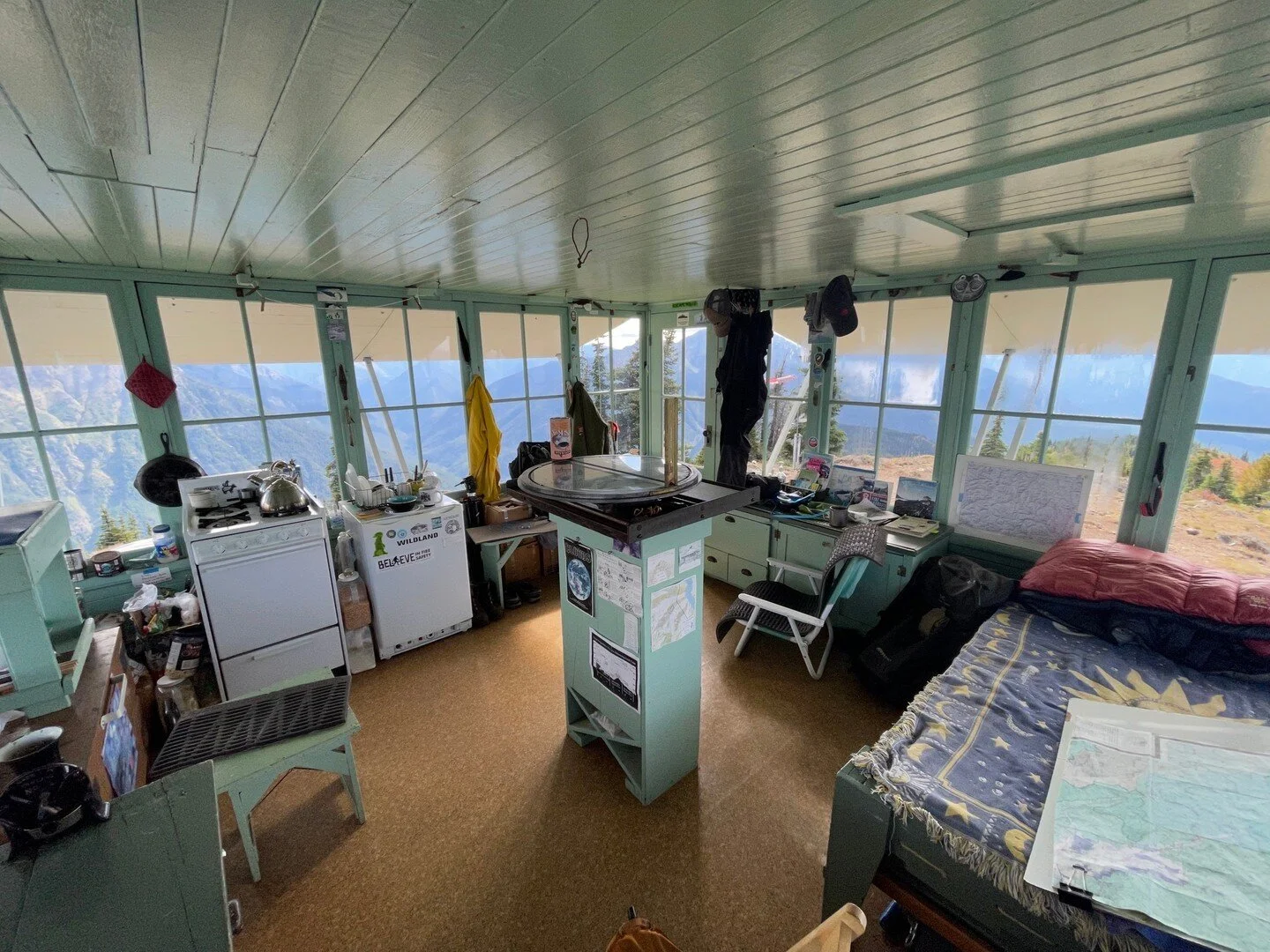 Show of hands - who would live here along for 70 days with the job of protecting our wild places?⁠
⁠
@chrismorganwildlife⁠ takes the punishing hike to put us in this place on our season finale. Find it now at our link in bio or your favorite podcast 