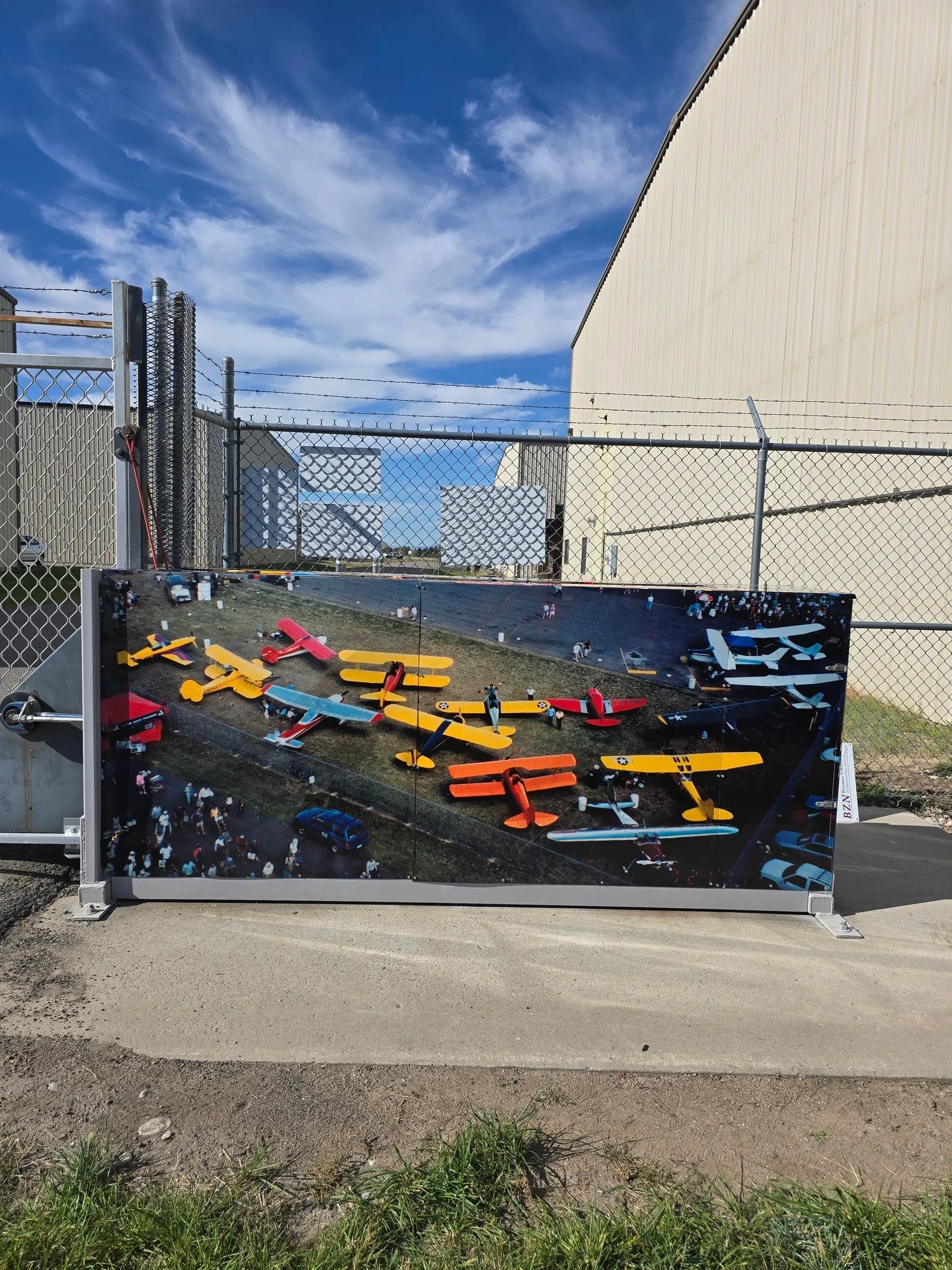 Beautiful day for a wrap! ☀️✈️
.
.
.
#vinylwrap #vinylgraphics #fly #bozeman #montana #airport #uniquewraps #3Mvinyl #travel #photography