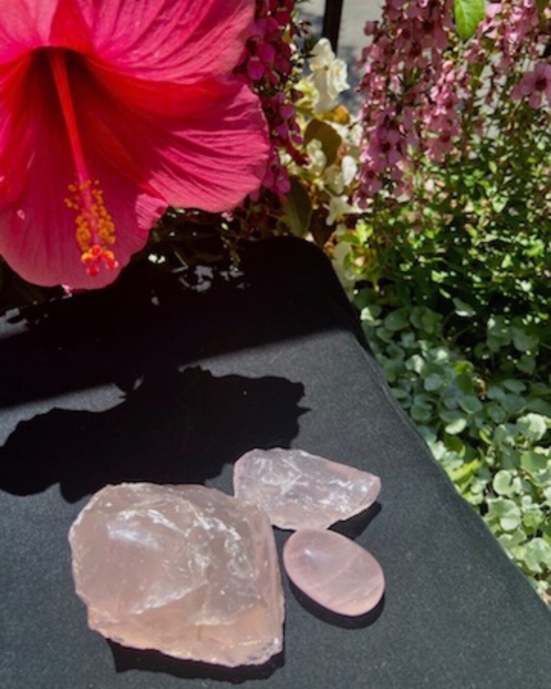 Rose quartz invigorates Qi and thus moves &quot;Blood.&quot; Addresses emotional and inflammatory issues. Helps us open our hearts, be softer and gentler, while retaining our outer protection. Opens the chest.

Stone of unconditional love and infinit