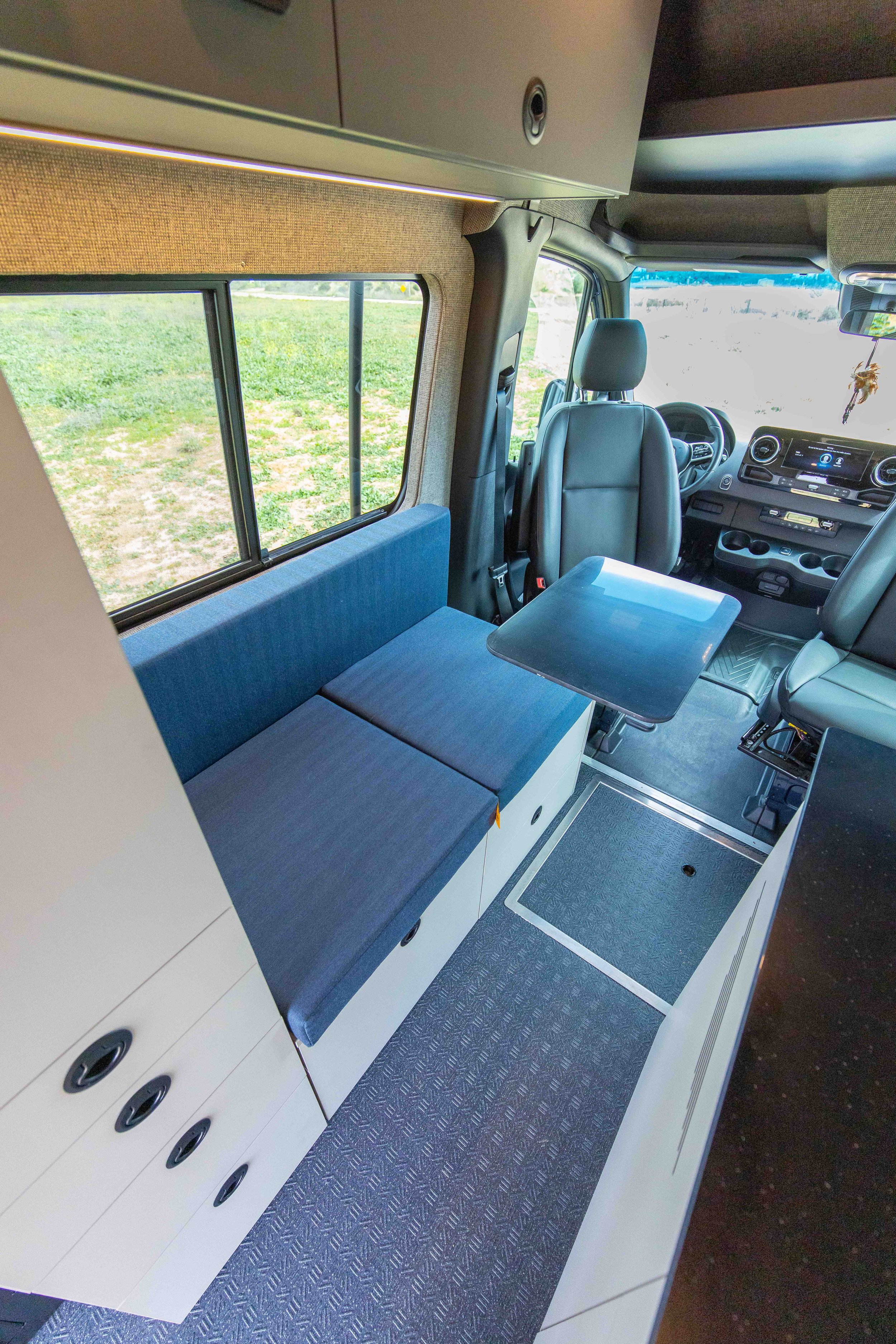 Bench seat with lagun table 