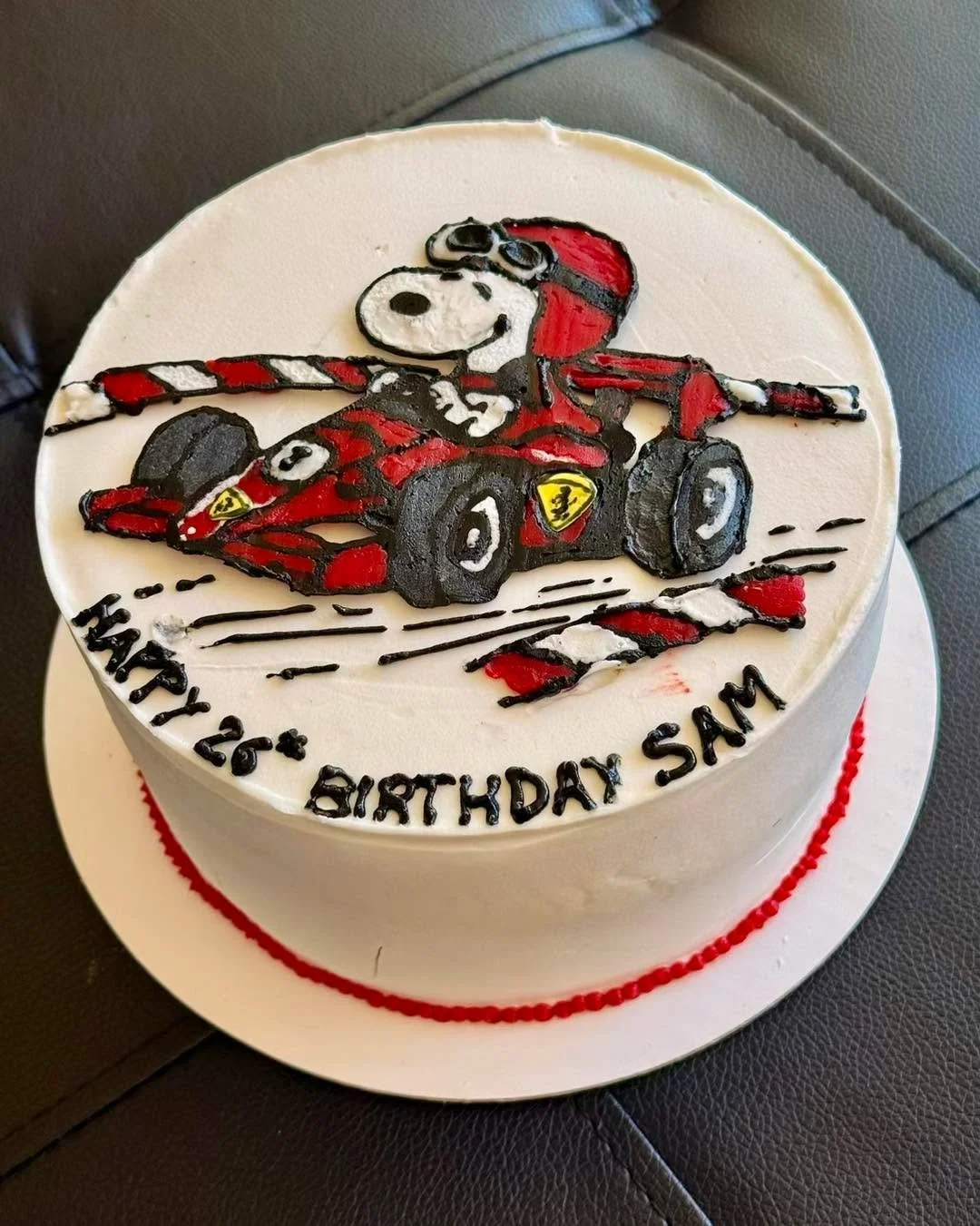 Snoopy may have a house that can fly, but has a 🏎️ Ferrari in the garage 😎. This F1/Snoopy design is a Matcha cake with Matcha whipped cream filling 🍵🎂