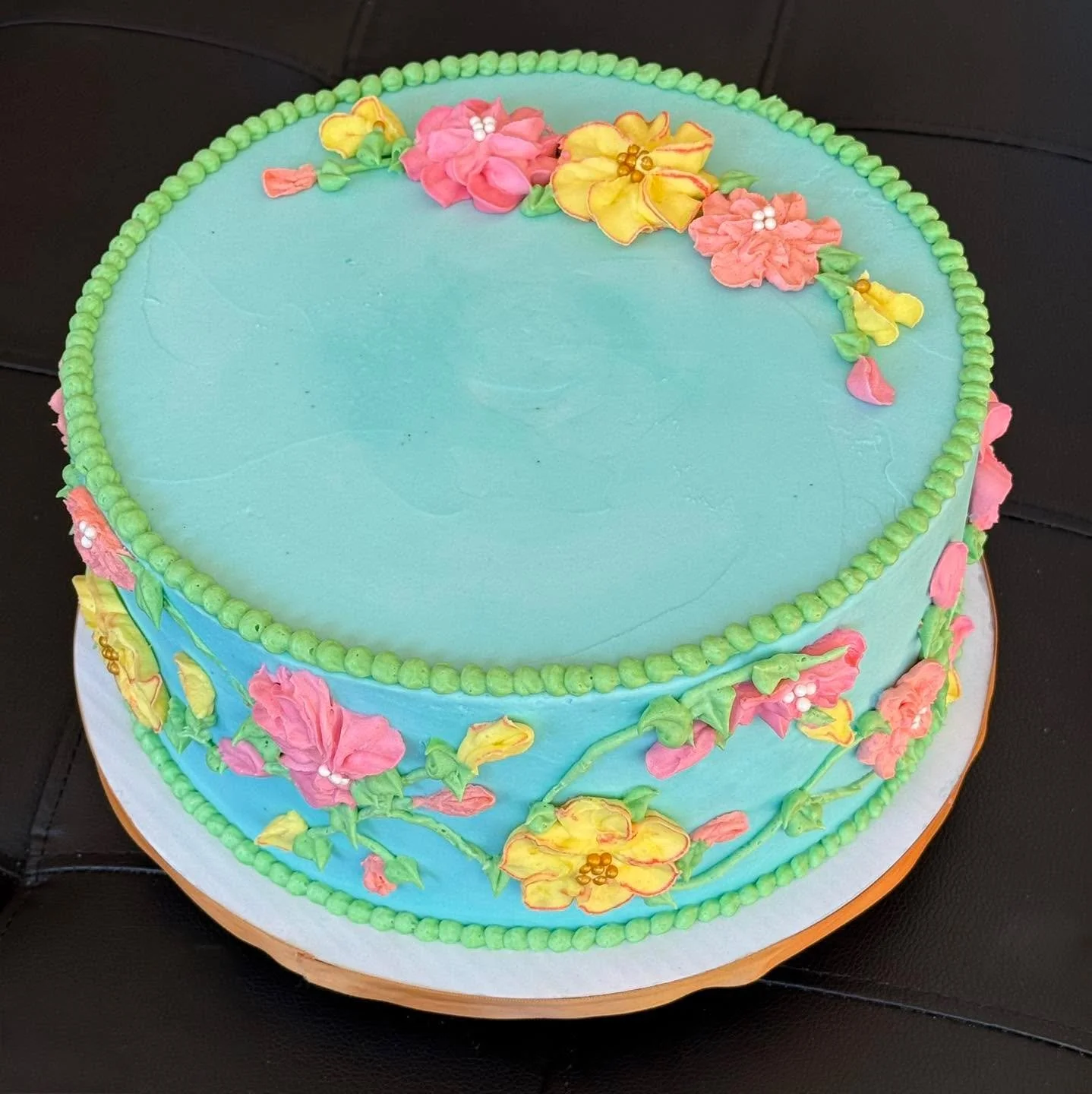 🌸 This 10&rdquo; black forest cake is decorated with piped buttercream flowers! A tasty 💐 bouquet of flowers! 🌸
💐
💐
💐
#customcakes #baking #cakedecorating #explorepage #birthdaycake #cakeshop #smallbusinessowner #igcakes #bakersofsj #bakery #sm